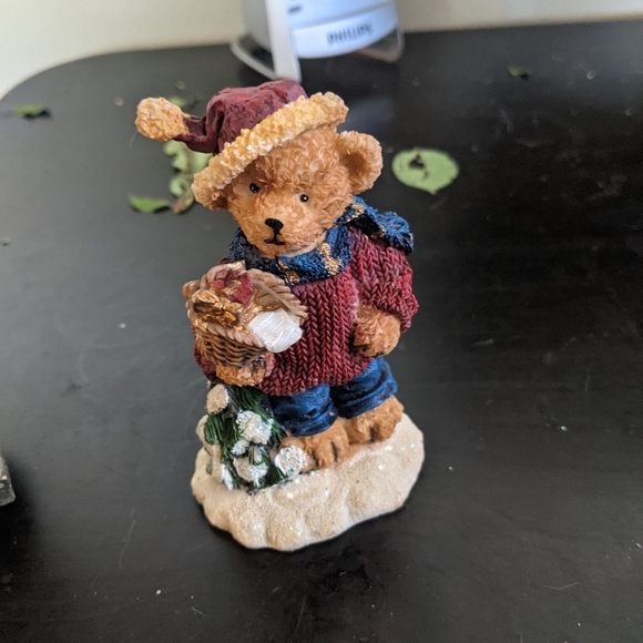 Boyds bear figurine